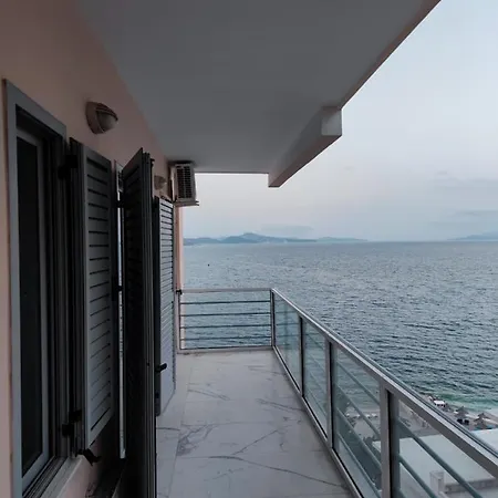 Aria Deluxe Sea View 3 Bedroom Flat
