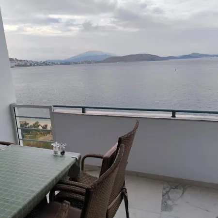 Aria Deluxe Sea View 3 Bedroom Flat *